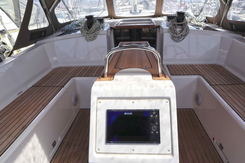 Paros Sailboat 3 cabin 8 berths 8 guests 12.38 m Listing Number: #29569 4