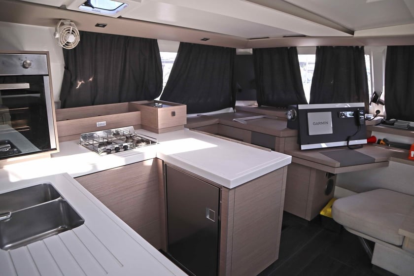 Nea Peramos - Attica Catamaran Cabine 5  10  slaapplaatsen 10  gasten 12.58 m Lijstnummer: #29572 5