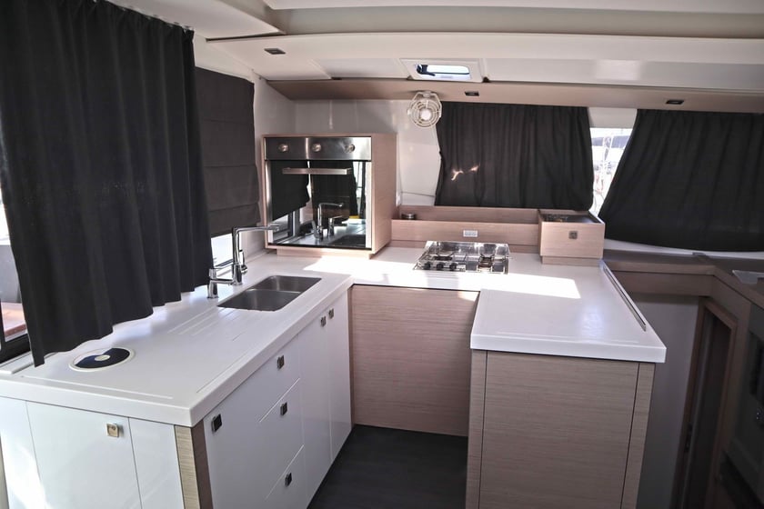 Nea Peramos - Attica Catamaran Cabine 5  10  slaapplaatsen 10  gasten 12.58 m Lijstnummer: #29572 3
