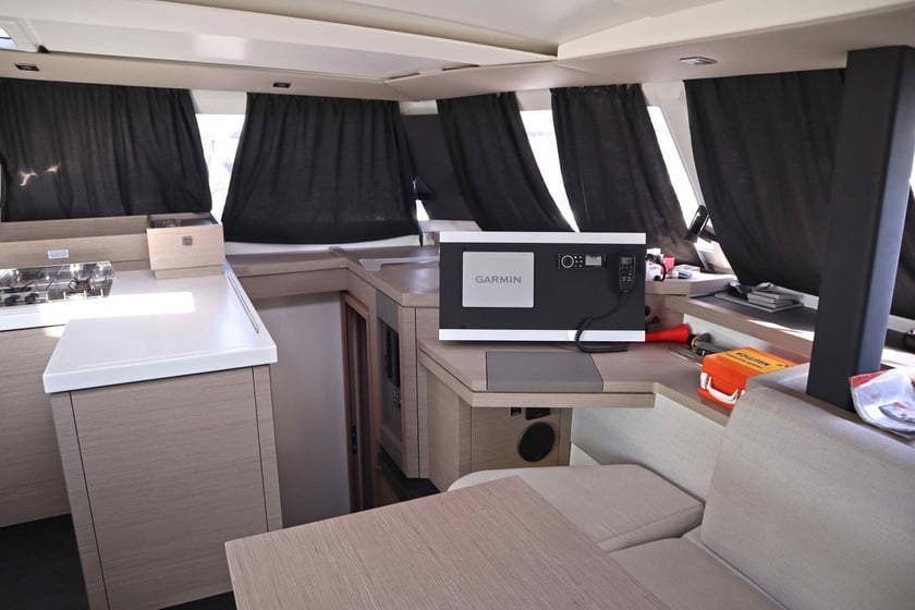 Nea Peramos - Attica Catamaran Cabine 5  10  slaapplaatsen 10  gasten 12.58 m Lijstnummer: #29572 5