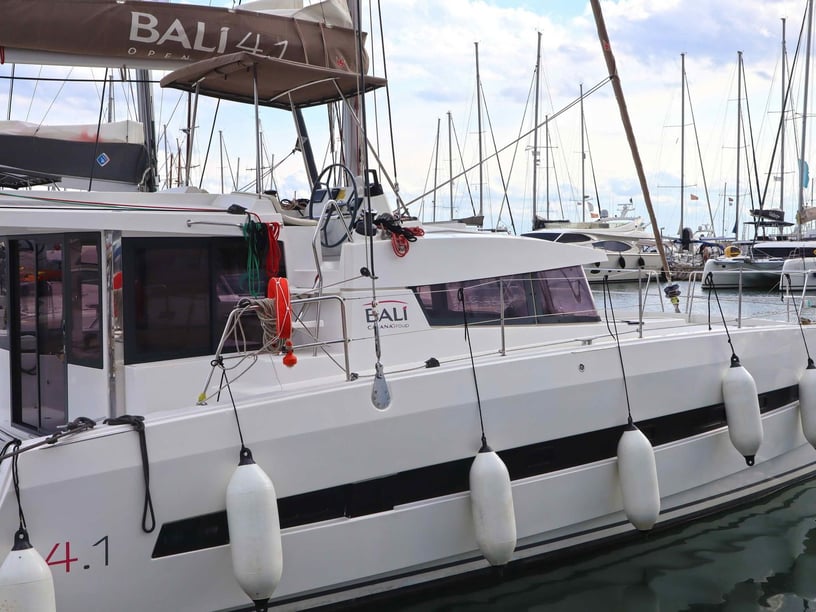 Paros Catamarán Cabina 4  10  literas 10  invitados 12.37 m Número de anuncio: #29586