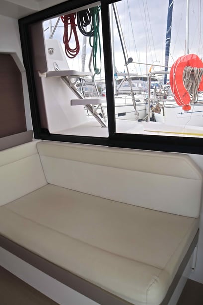 Paros Catamarán Cabina 4  10  literas 10  invitados 12.37 m Número de anuncio: #29586 3