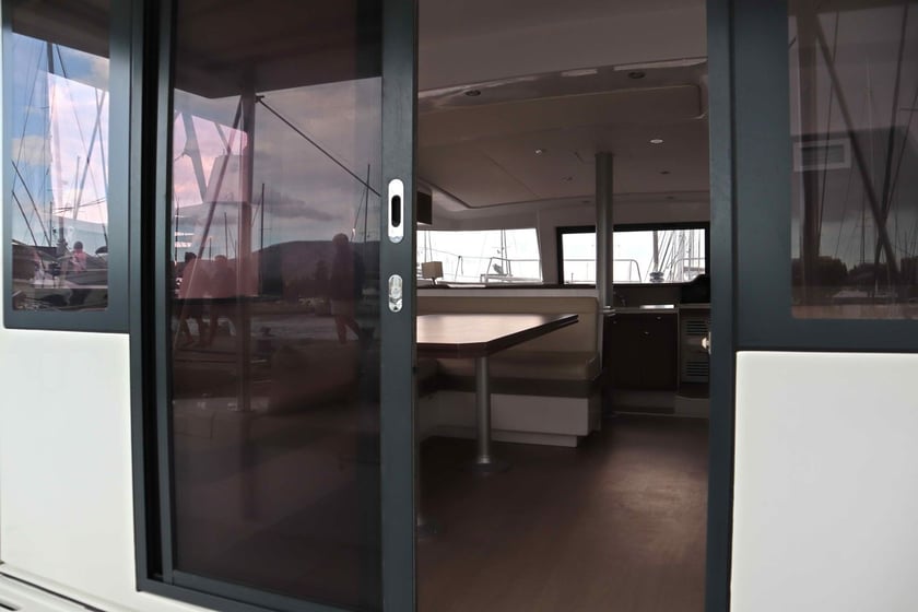 Paros Catamarán Cabina 4  10  literas 10  invitados 12.37 m Número de anuncio: #29586 4