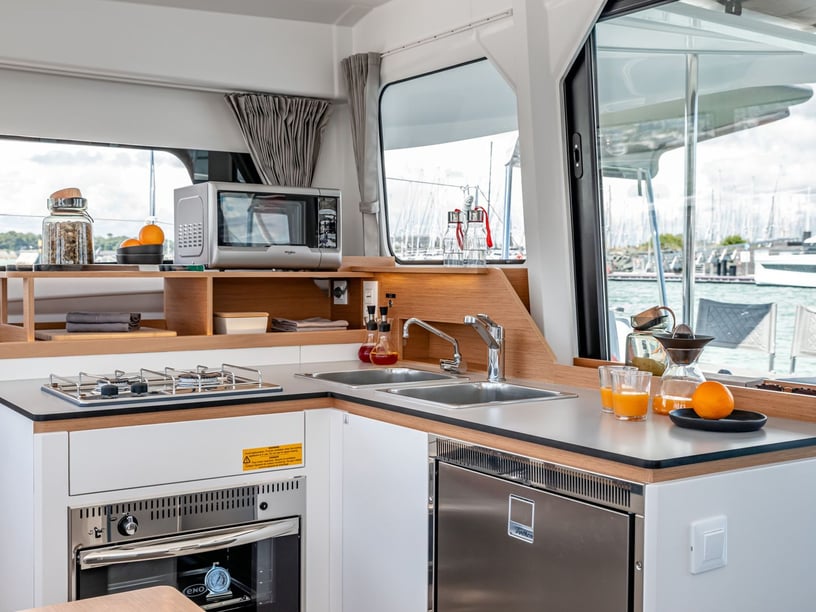 Tivat Katamaran 6 kabin Konaklama 10 kişi Seyir 10 kişi 11.33 m İlan No: #29602 2