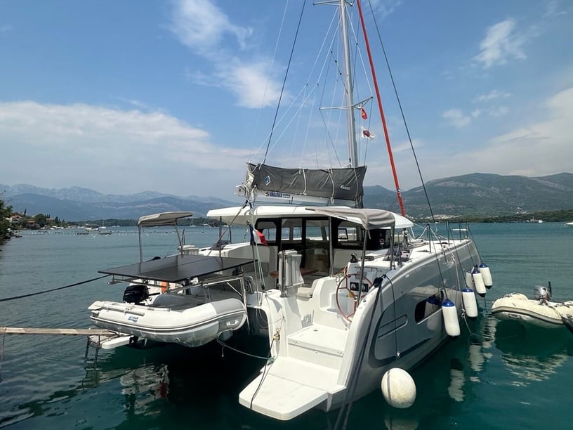 Tivat Katamaran 6 kabin Konaklama 10 kişi Seyir 10 kişi 11.33 m İlan No: #29612