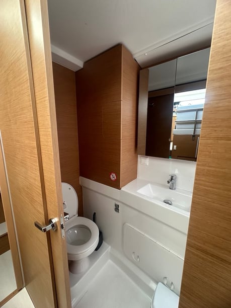 Tivat Catamaran Cabine 6  10  slaapplaatsen 10  gasten 11.33 m Lijstnummer: #29612 5