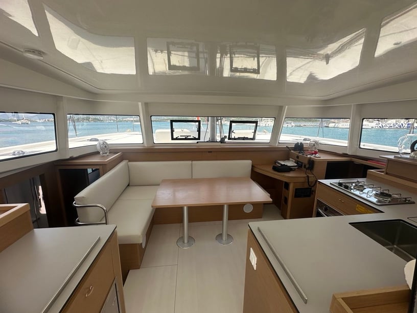 Tivat Katamaran 6 kabin Konaklama 10 kişi Seyir 10 kişi 11.33 m İlan No: #29612 2