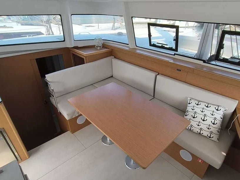 Pula Catamaran 6 cabin 10 berths 10 guests 11.33 m Listing Number: #29617 2