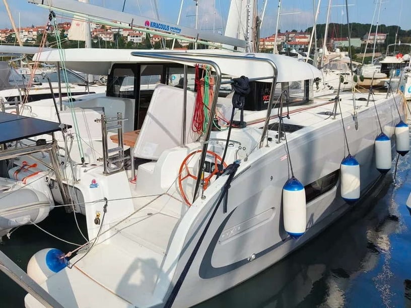Pula Catamaran 6 cabin 10 berths 10 guests 11.33 m Listing Number: #29617