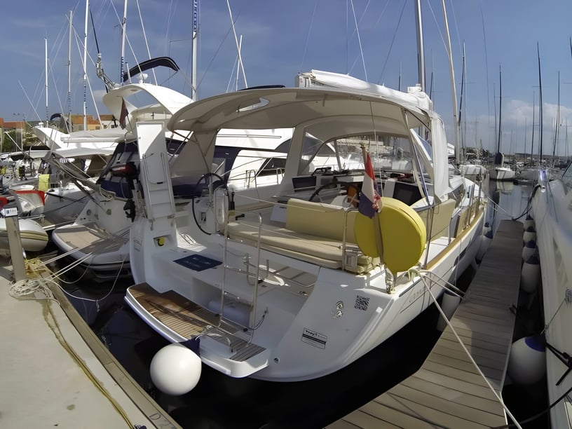 Sebenico Barca a vela cabina 4  cuccette 10  10  ospiti 13.85 m Numero dell'inserzione: #2962 3