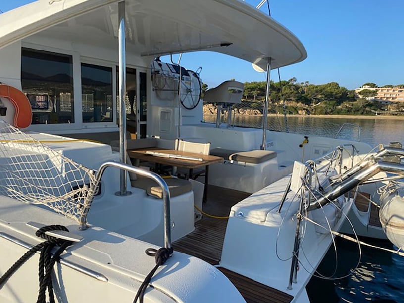 Bormes-les-Mimosas Catamaran 4 cabin 10 berths 10 guests 11.74 m Listing Number: #29620 5