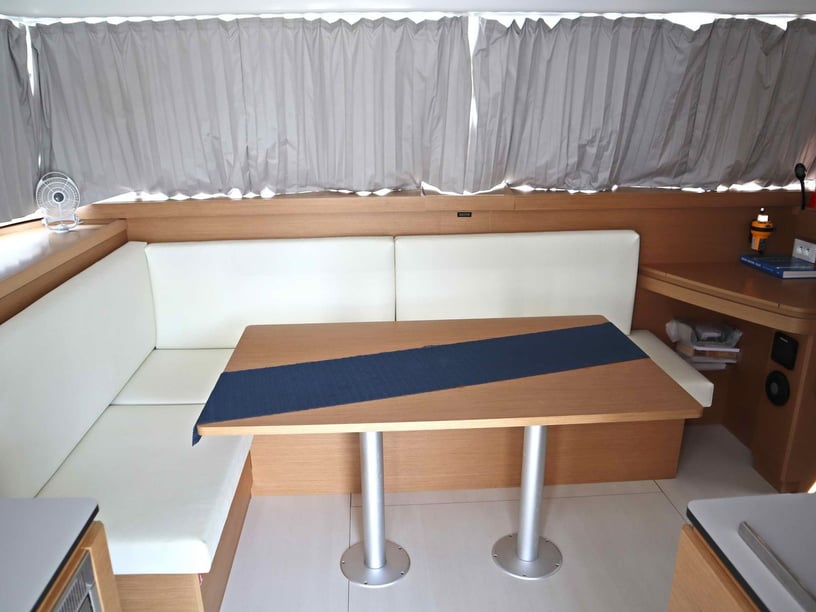 Paros Catamaran Cabine 6  Couchettes 10  Invités 10  11.33 m Numéro de l'annonce: #29623 2