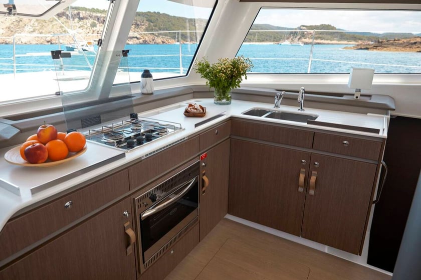 Bormes-les-Mimosas Katamaran 4 kabin Konaklama 10 kişi Seyir 10 kişi 12.31 m İlan No: #29624 3
