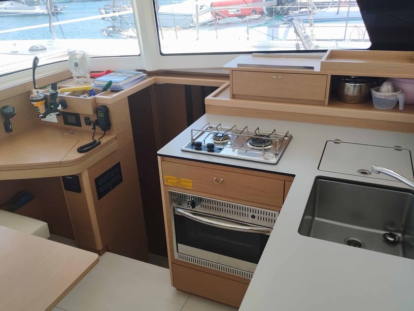 Nea Peramos - Attica Catamaran 6 cabin 10 berths 10 guests 11.33 m Listing Number: #29627 5
