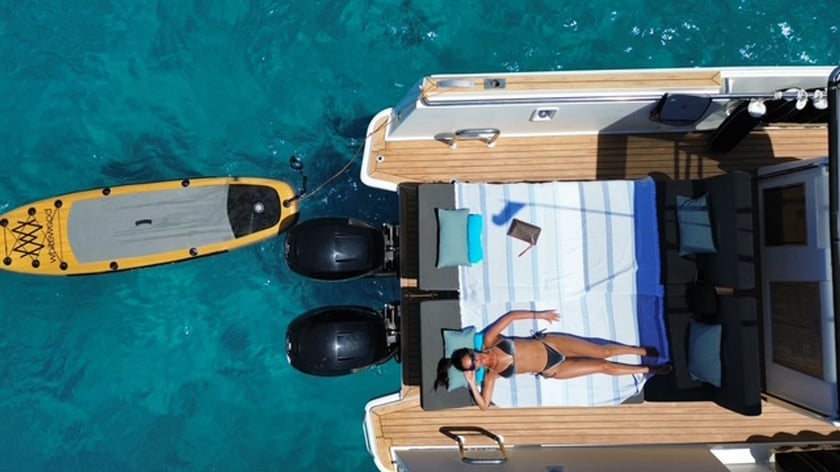 Ibiza Motorboot 1 Kabine 2 Liegeplätze 12 Gäste 11.63 m Nummer des Inserats: #29632 5