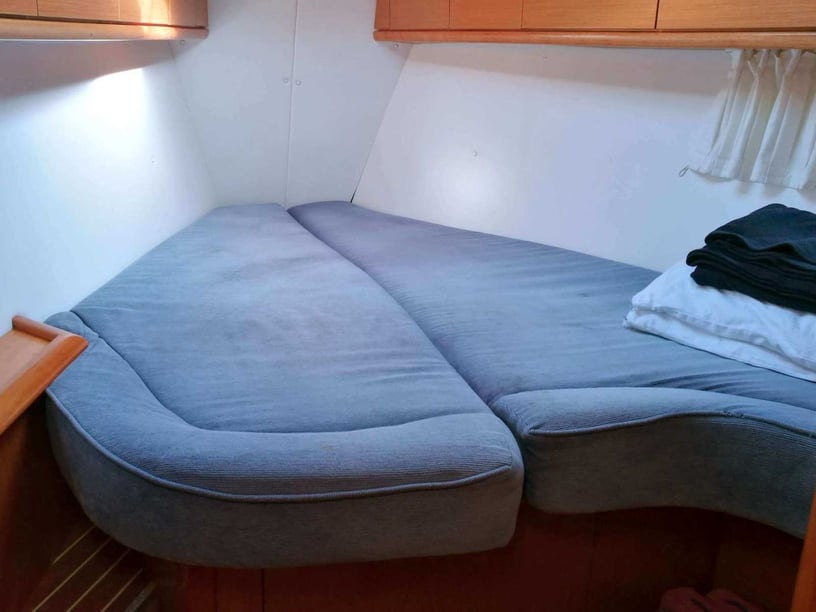 Rodi (IT) Sailboat 3 cabin 8 berths 8 guests 11.99 m Listing Number: #29676 4