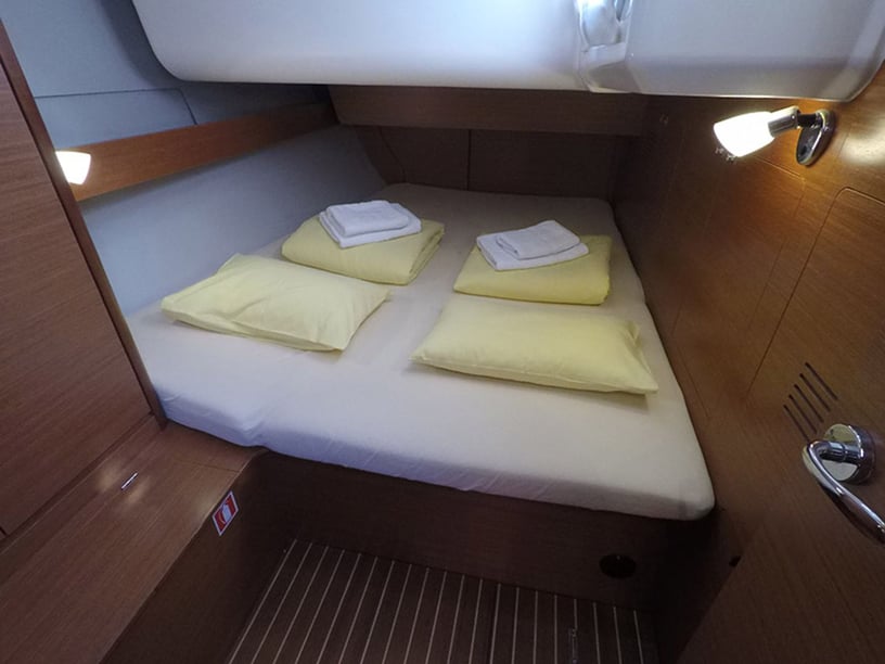 Sebenico Barca a vela cabina 4  cuccette 10  10  ospiti 14.15 m Numero dell'inserzione: #2972 3