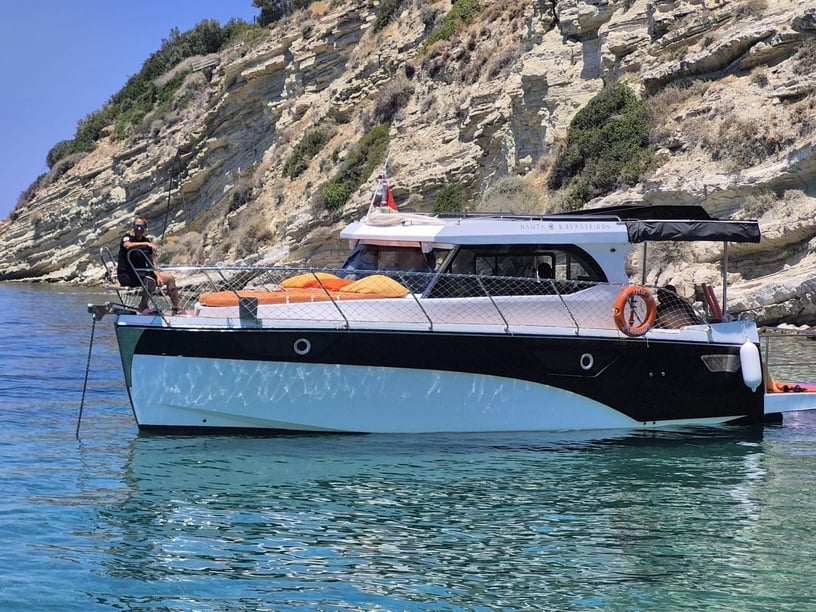 Kuşadası Motoryat   Seyir 8 kişi 10.5 m İlan No: #29725