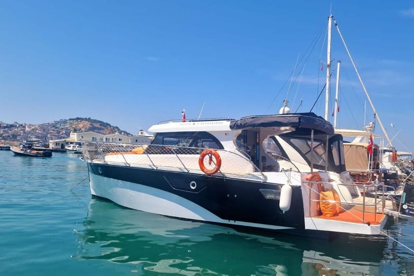 Kuşadası Motoryat   Seyir 8 kişi 10.5 m İlan No: #29725 2