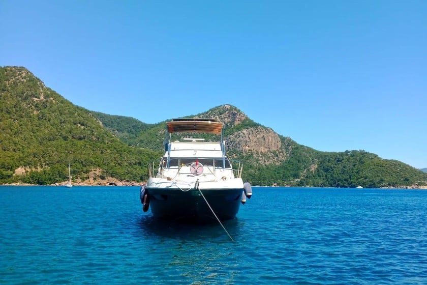 Marmaris Motor Yacht 3 cabin 6 berths 6 guests 15 m Listing Number: #29728 4