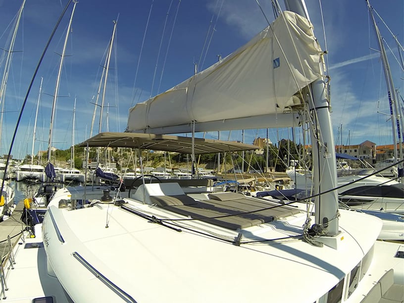 Sibenik Catamarán Cabina 6  12  literas 12  invitados 13.96 m Número de anuncio: #2974 3