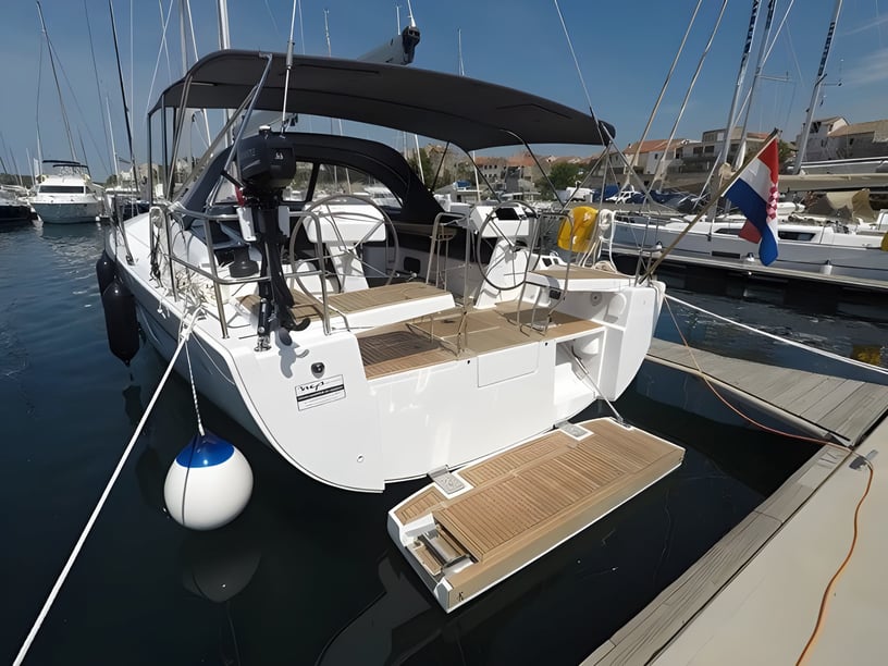Šibenik Sailboat 6 cabin 12 berths 12 guests 15.55 m Listing Number: #2978 4