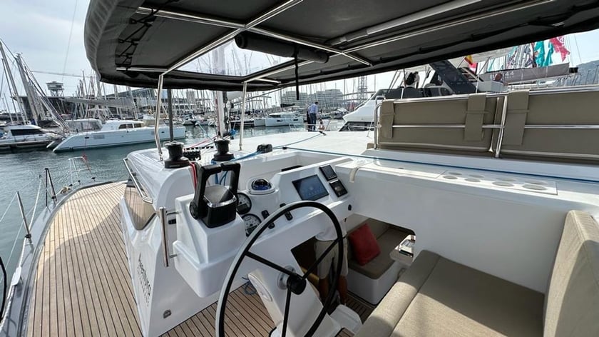 Mahón Catamarán Cabina 3  5  literas 12  invitados 10.9 m Número de anuncio: #29820 4