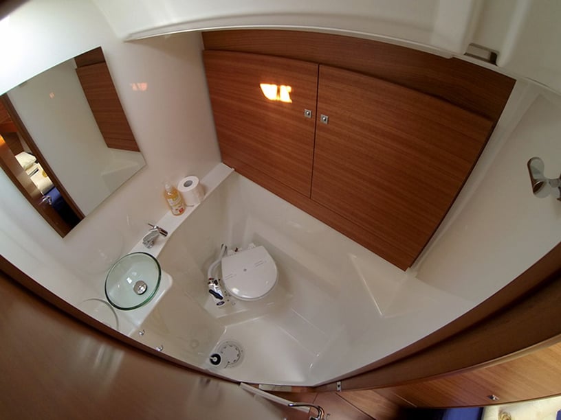 Šibenik Sailboat 4 cabin 10 berths 10 guests 14.15 m Listing Number: #2985 4