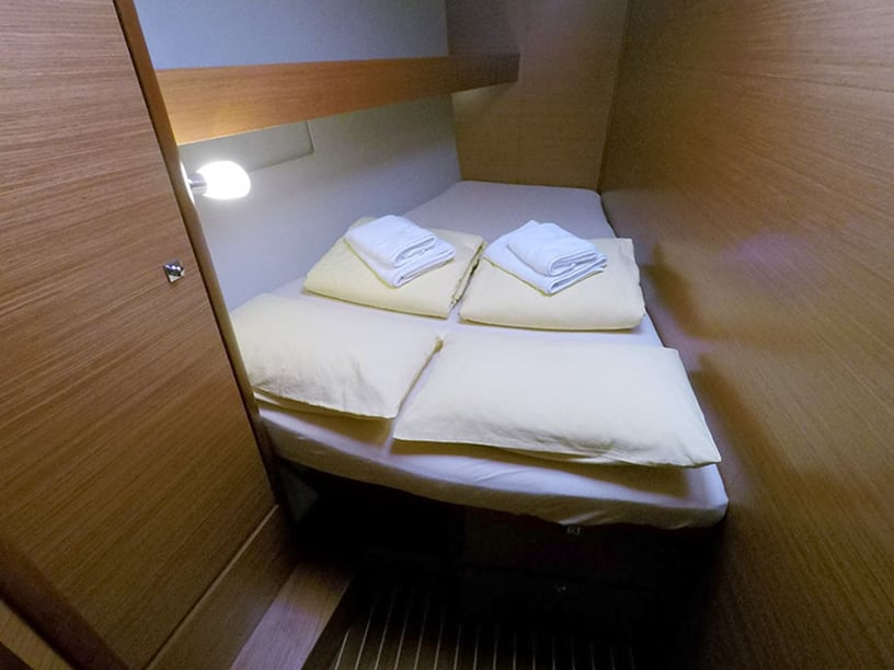 Šibenik Sailboat 4 cabin 10 berths 10 guests 14.15 m Listing Number: #2985 5