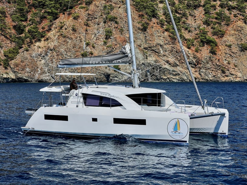 Tivat Katamaran 4 kabin Konaklama 8 kişi Seyir 8 kişi 11.97 m İlan No: #29864