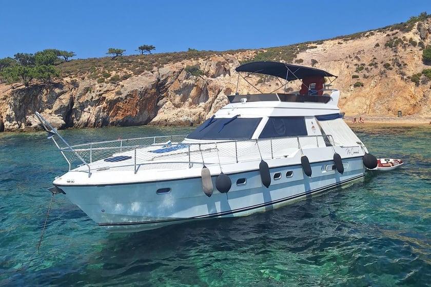 Ayvalık Motoryat 3 kabin Konaklama 6 kişi Seyir 12 kişi 12.8 m İlan No: #29867