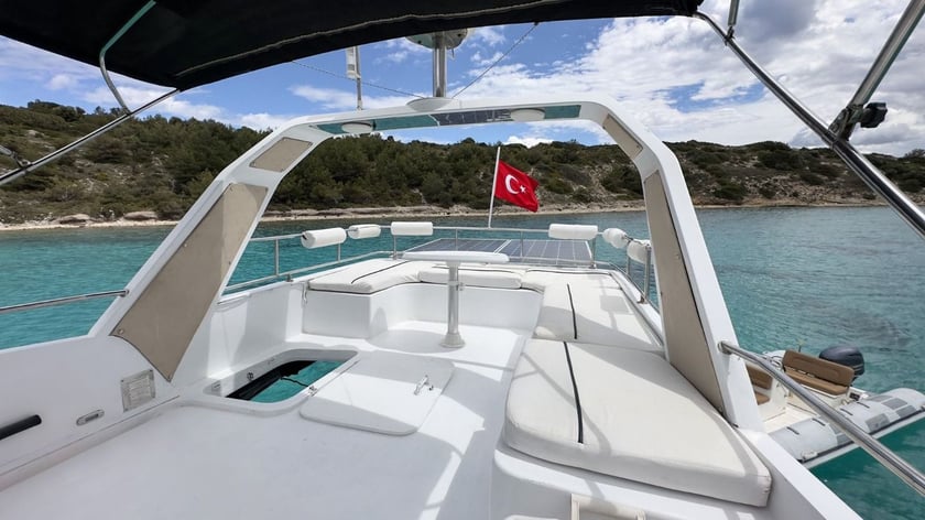 Izmir Motor Yacht 2 cabin 4 berths 6 guests 15 m Listing Number: #29869 5
