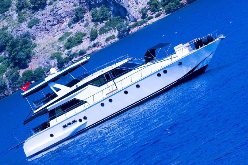 Izmir Yacht a motore  cuccette 6  12  ospiti 24 m Numero dell'inserzione: #29885