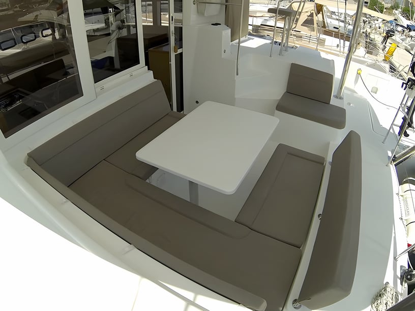 Šibenik Catamaran 6 cabin 12 berths 12 guests 11.74 m Listing Number: #2989 5