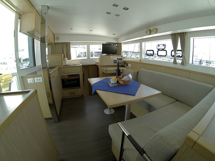 Šibenik Catamaran 6 cabin 12 berths 12 guests 11.74 m Listing Number: #2989 2