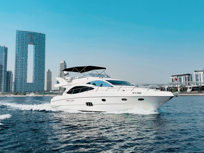 Dubái Yate a motor Cabina 1  2  literas 2  invitados 18.9 m Número de anuncio: #29933