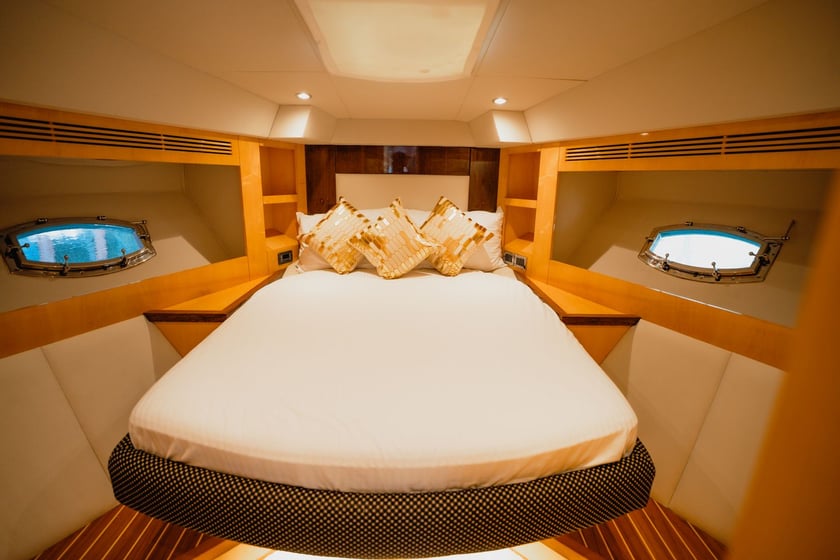 Dubái Yate a motor Cabina 1  2  literas 2  invitados 18.9 m Número de anuncio: #29933 3