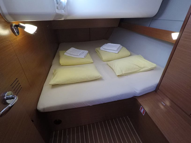 Šibenik Yelkenli 4 kabin Konaklama 10 kişi Seyir 10 kişi 14.15 m İlan No: #2995 3