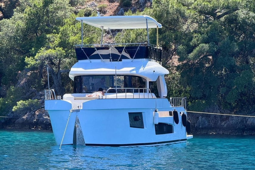 Gocek Yate a motor Cabina 2  6  literas 8  invitados 12 m Número de anuncio: #29956 2