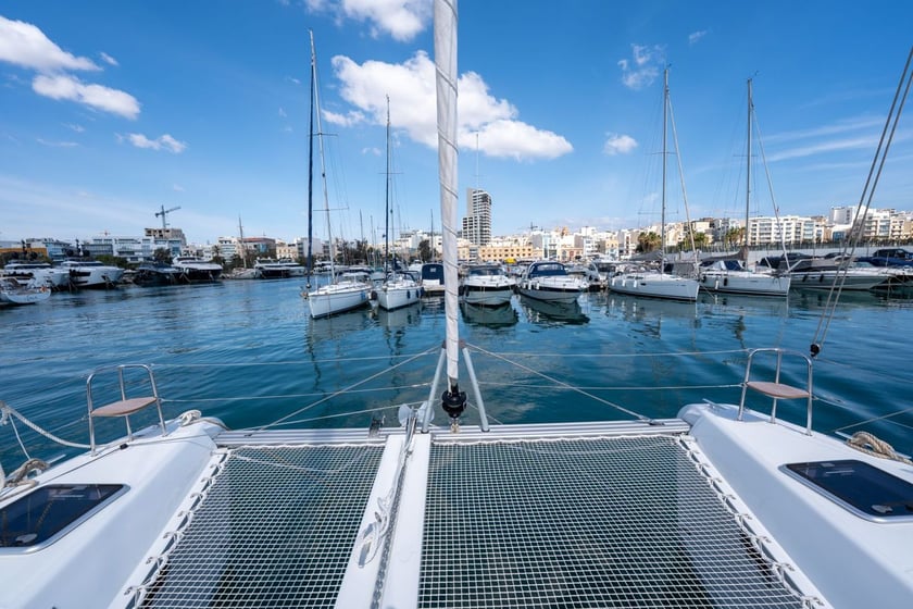 Gzira Catamaran Cabine 3  6  slaapplaatsen 6  gasten 12.8 m Lijstnummer: #29969 5