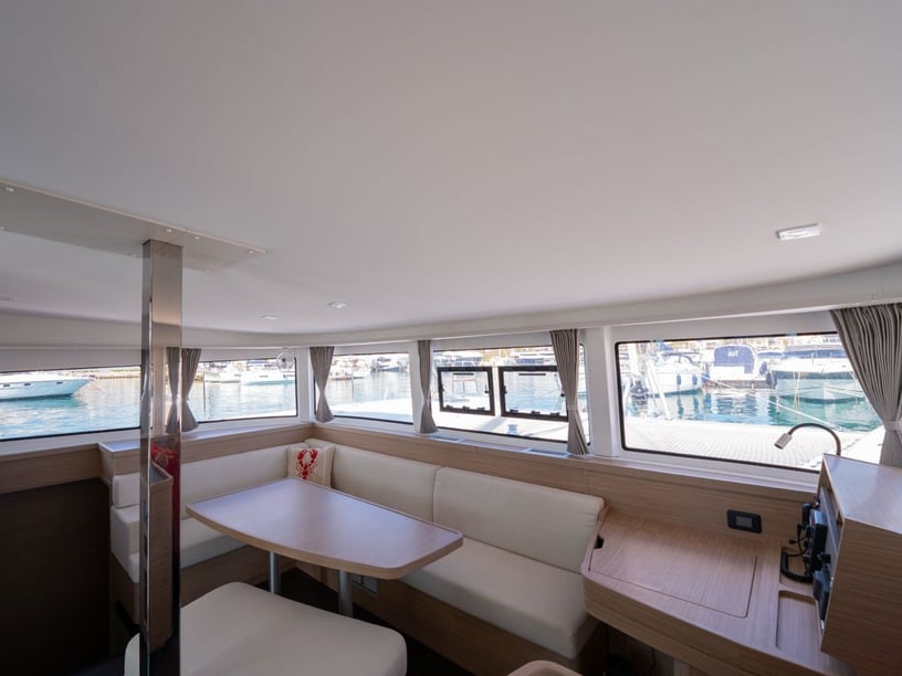 Gzira Catamaran Cabine 3  6  slaapplaatsen 6  gasten 12.8 m Lijstnummer: #29969 2