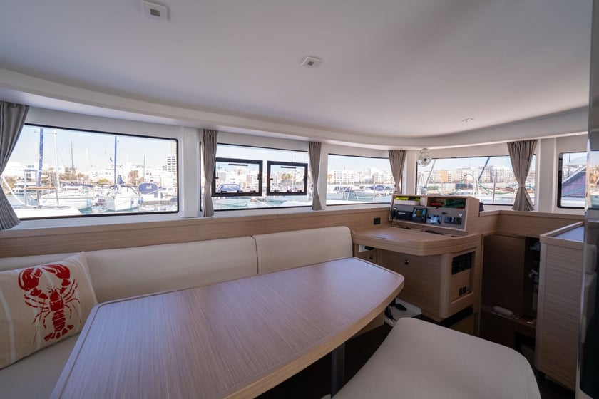 Gzira Catamaran Cabine 3  6  slaapplaatsen 6  gasten 12.8 m Lijstnummer: #29969 4