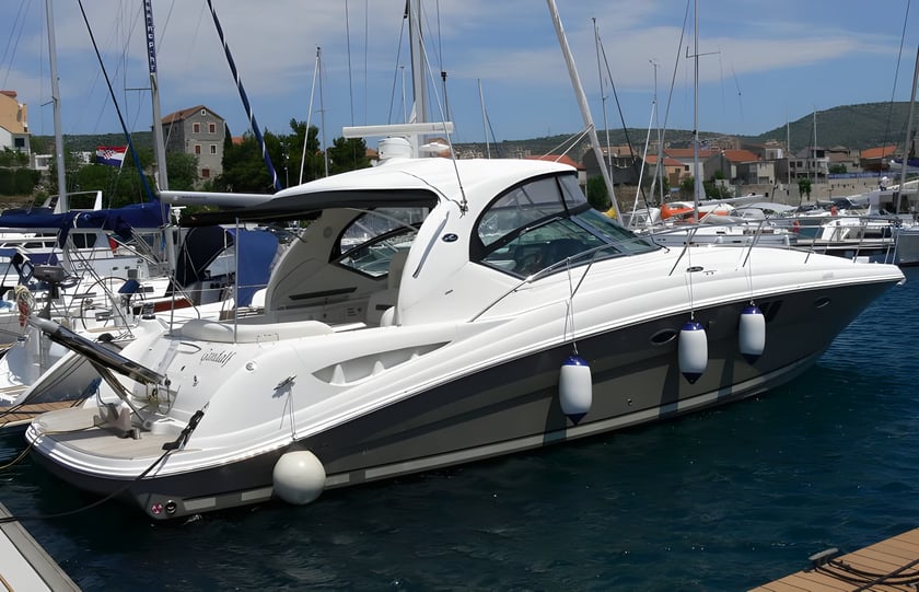 Sibenik Motorboot Cabine 2  6  slaapplaatsen 6  gasten 13.72 m Lijstnummer: #2997