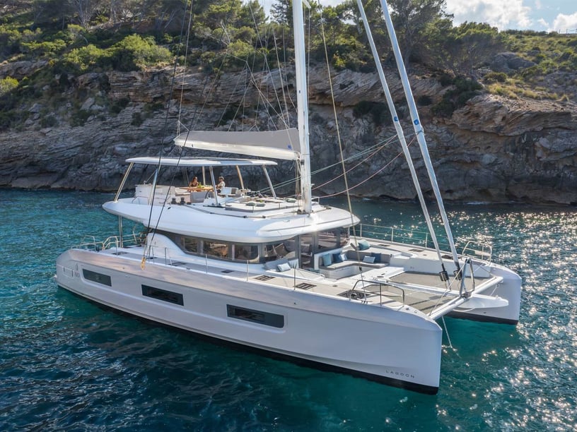 Napels Catamaran Cabine 5  10  slaapplaatsen 10  gasten 18.27 m Lijstnummer: #29971