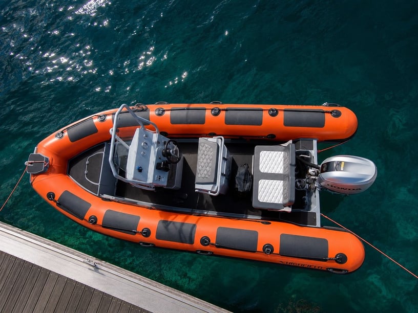 Santa Eulària des Riu Motorboat   7 guests 5.25 m Listing Number: #29973 3