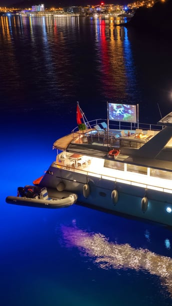 Cesme Motoryacht 4 Kabine 9 Liegeplätze 15 Gäste 27 m Nummer des Inserats: #29988 2