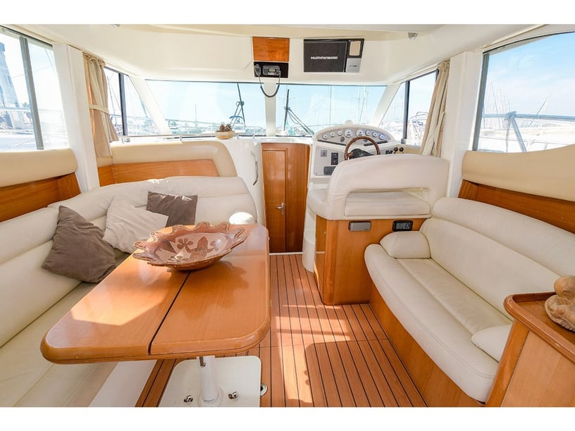 Sitges Motorboat 2 cabin 6 berths 6 guests 10.4 m Listing Number: #300 2