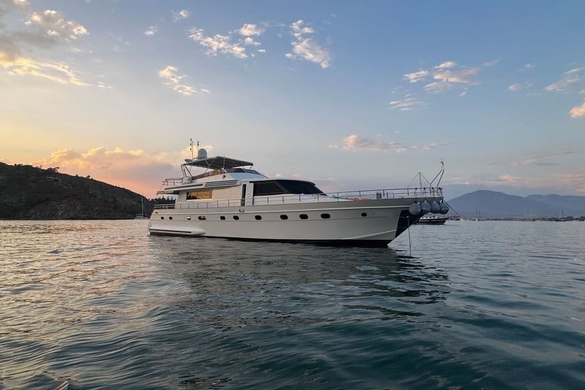 Fethiye Motoryacht 5 Kabine 10 Liegeplätze 12 Gäste 26 m Nummer des Inserats: #30024