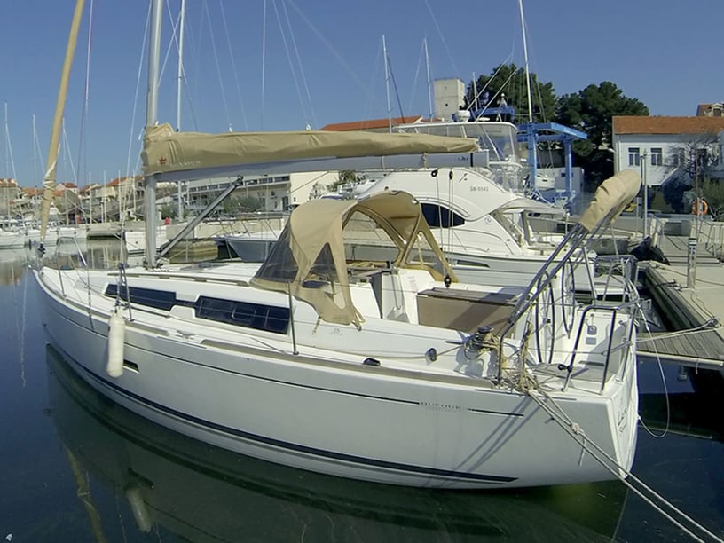 Sibenik Voilier Cabine 2  Couchettes 6  Invités 6  10.28 m Numéro de l'annonce: #3004