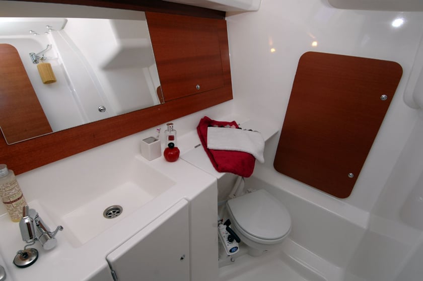 Sibenik Voilier Cabine 2  Couchettes 6  Invités 6  10.28 m Numéro de l'annonce: #3004 5